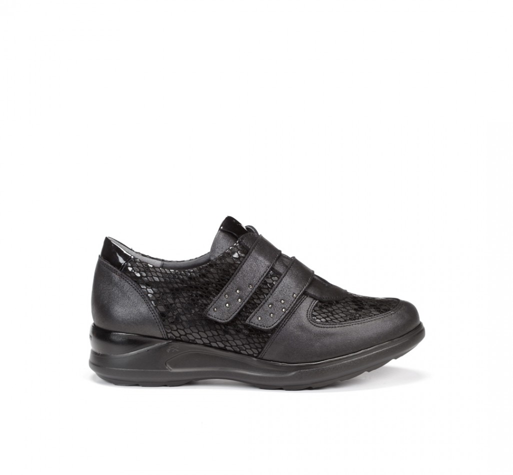 CLOE F0711 Black Sneakers