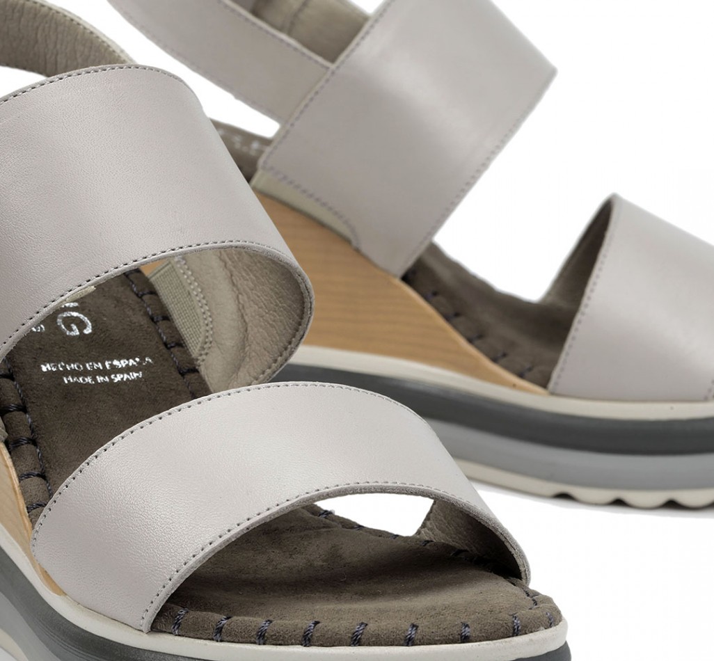 TOTEM D8537 Taupe wedge.